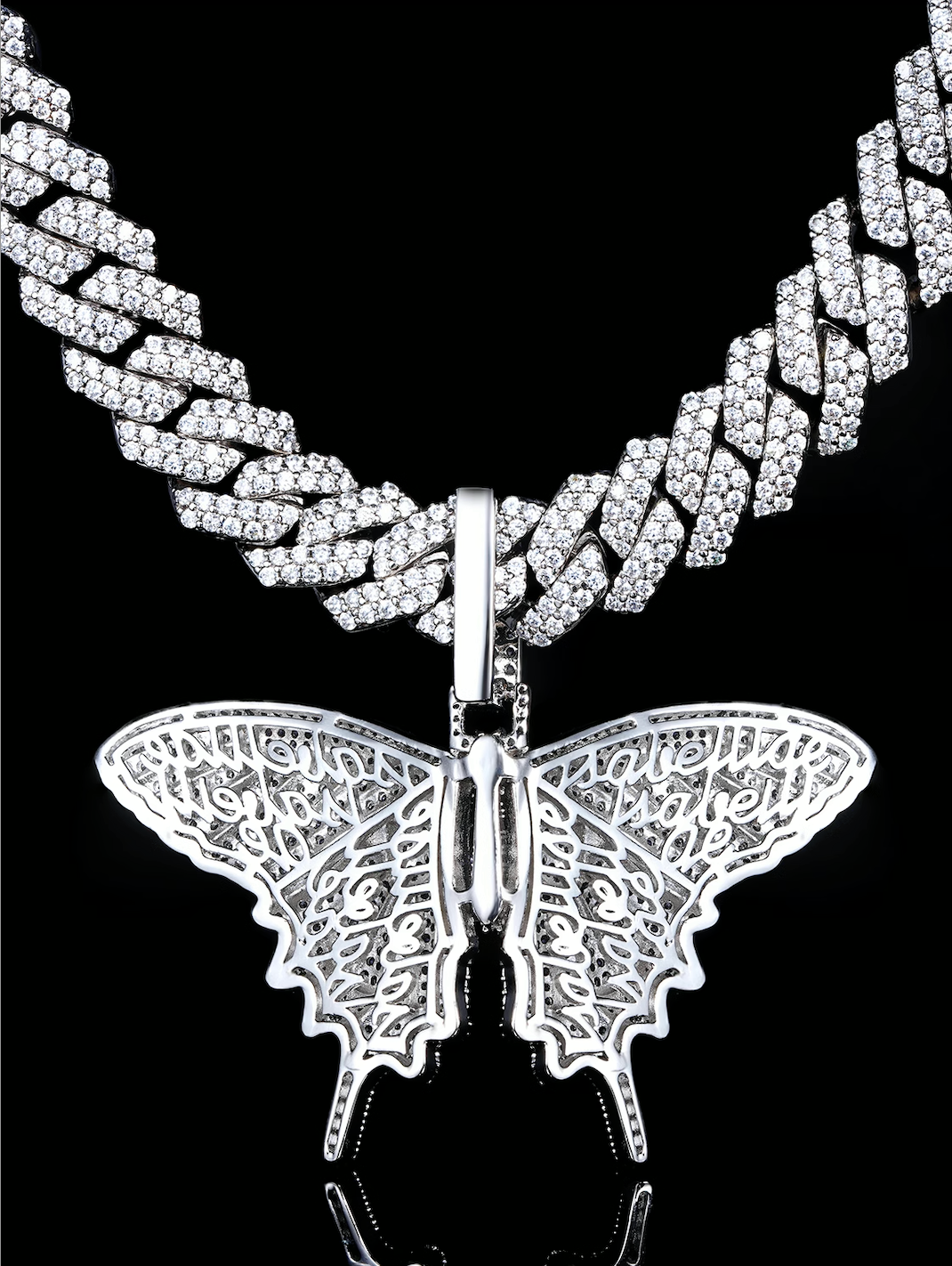 18K GOLD BUTTERFLY PENDANT